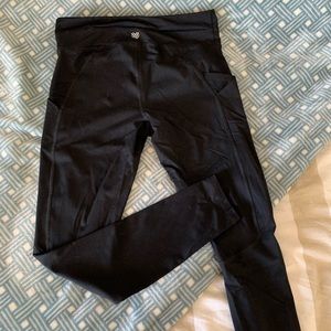 Forever 21 Pocket Workout Leggings • Black